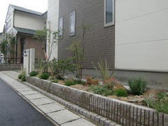 寂しい玄関前をキレイに！　熊本市M様邸　2012年7月